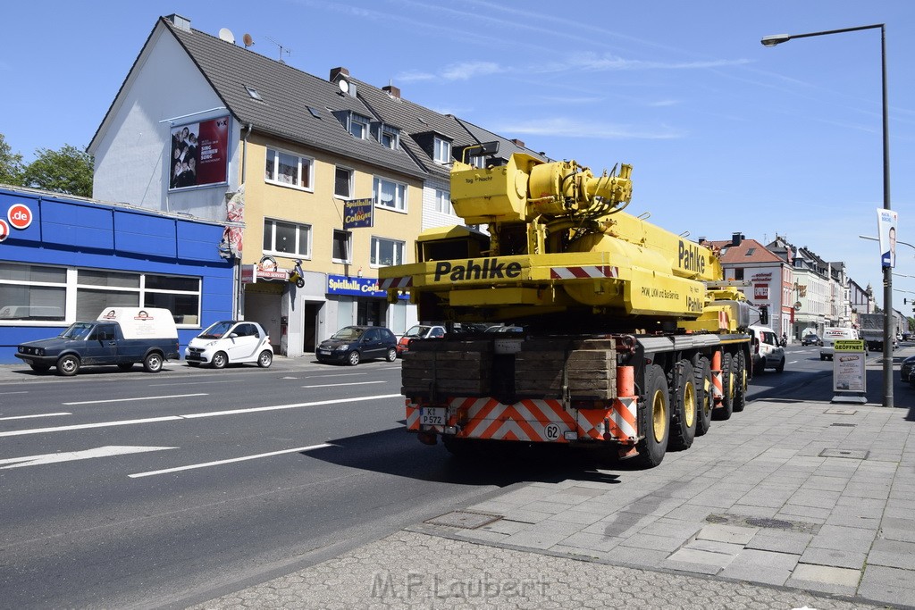 LKW in Boeschung A 3 Rich Frankfurt Hoehe Roesrath Lohmar P275.JPG - Miklos Laubert